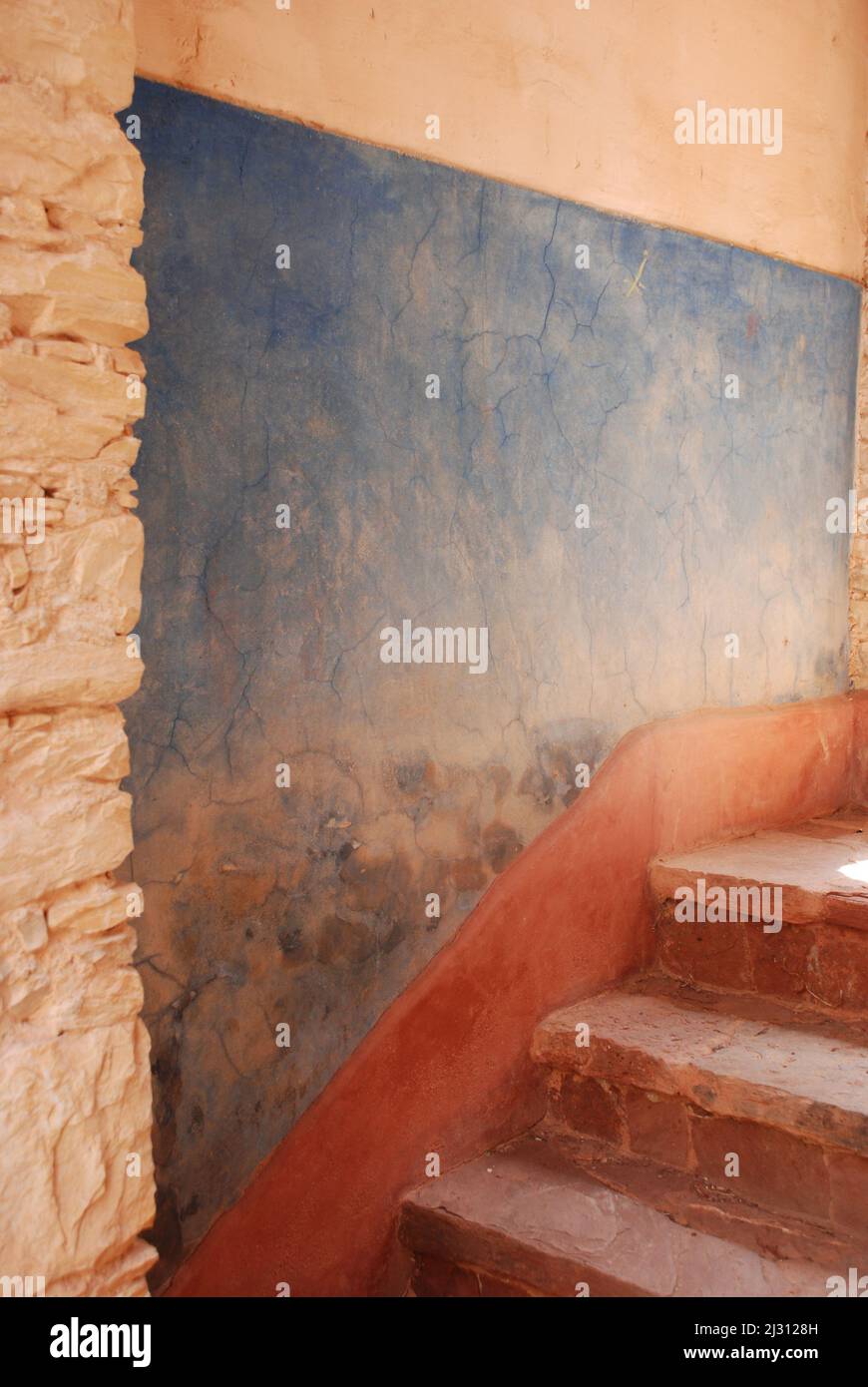 Un dettaglio di strada della Medina d'Agadir che ricrea un tradizionale villaggio berbero Foto Stock