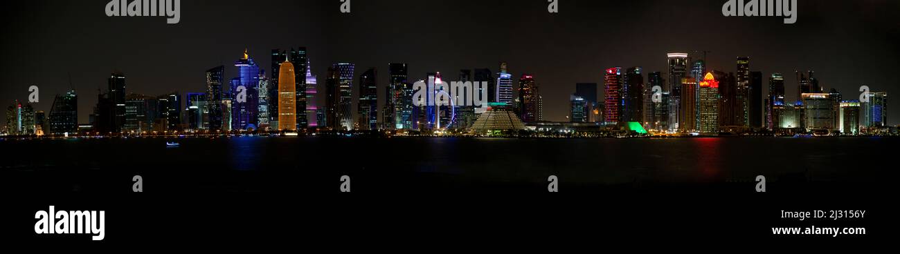 Doha a notte Foto Stock