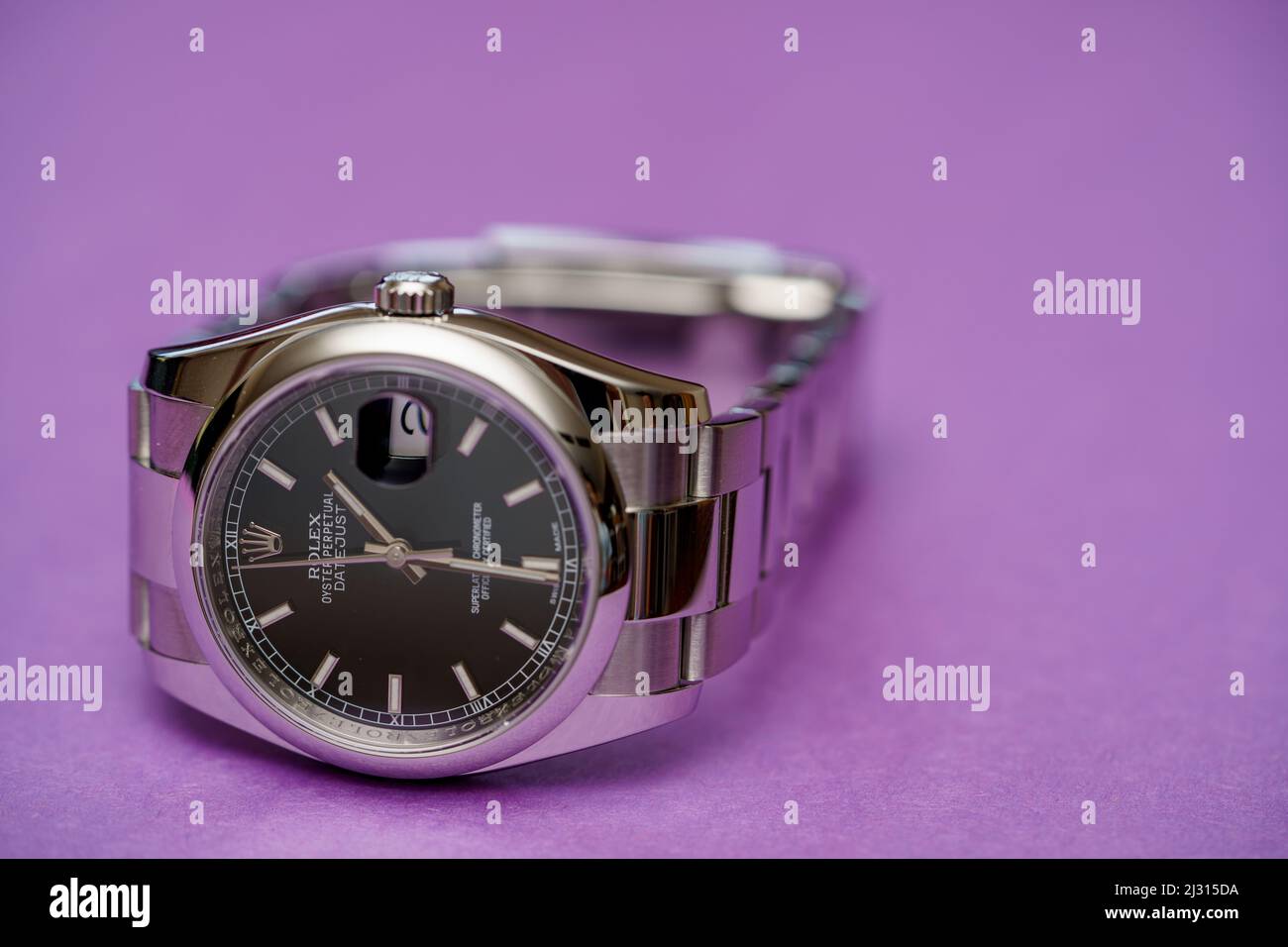 Foto studio di un quadrante nero Rolex Datejust 116200 con pennarelli per le ore di fumo Foto Stock