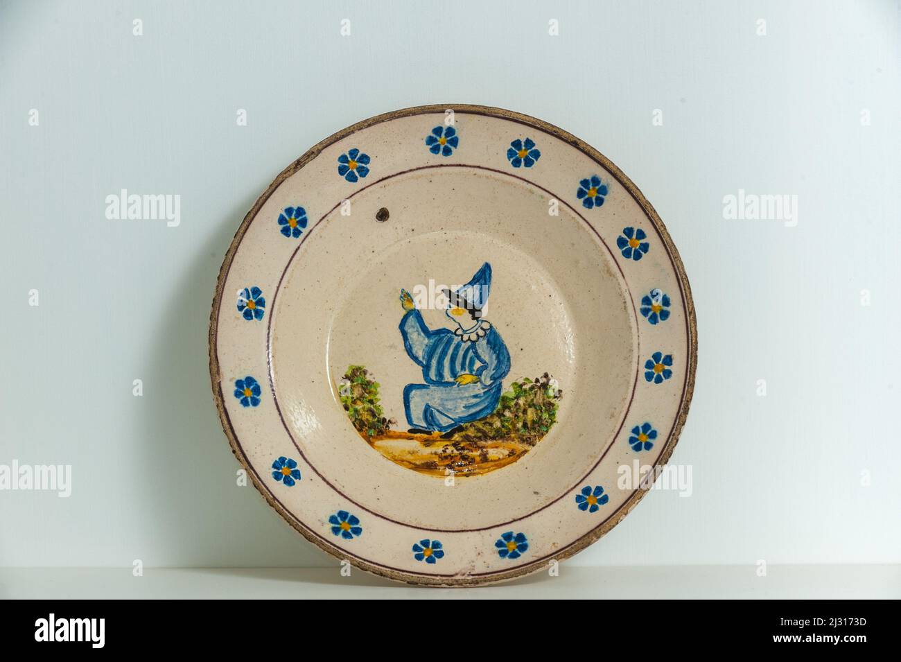 Puglia tradizionale ceramica decorato piatto isolato Foto Stock