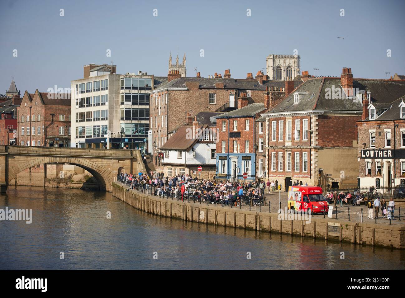 Micklegate Road Bridge e River Ouse nella città di York, Inghilterra, North Yorkshire Foto Stock