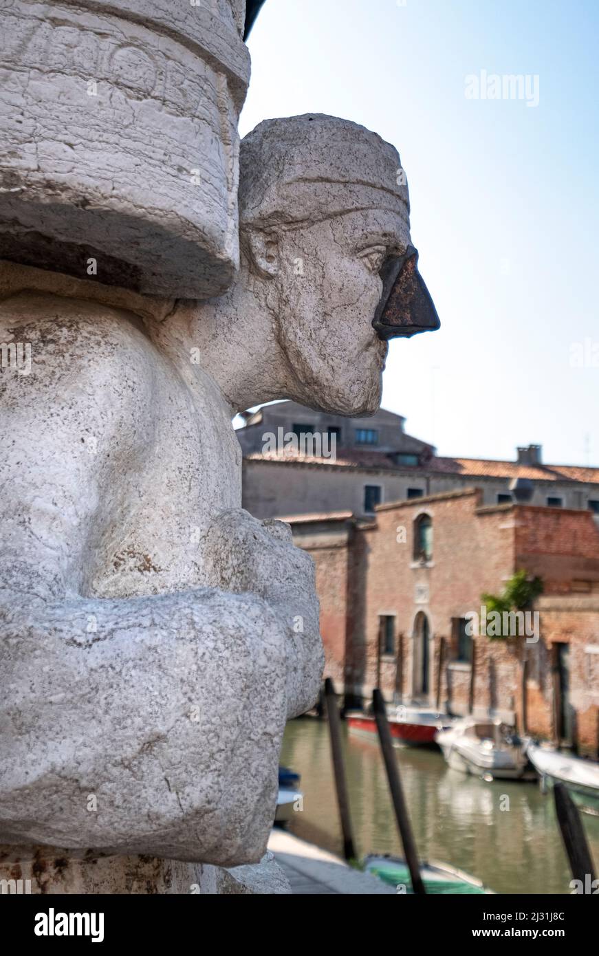 Statua all'angolo di campo dei Mori, uomo con il naso in ferro, Venezia, Veneto, Italia, Europa Foto Stock