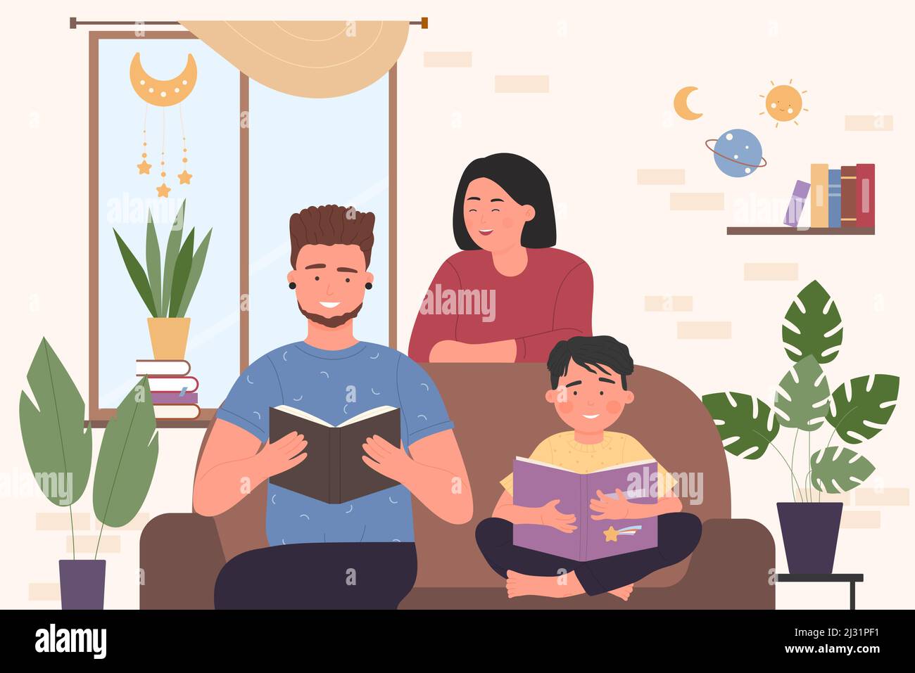 La gente felice della famiglia che legge i libri, seduta sul divano in illustrazione vettoriale del soggiorno domestico accogliente. Cartone animato padre e figlio che tiene storybooks aperti, madre in piedi dal fondo del divano. Concetto di istruzione Illustrazione Vettoriale