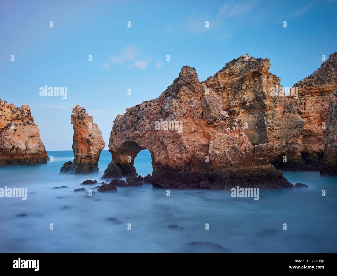 Formazione rocciosa a Ponta da Piedade, Lagos, Algarve, Portogallo Foto Stock