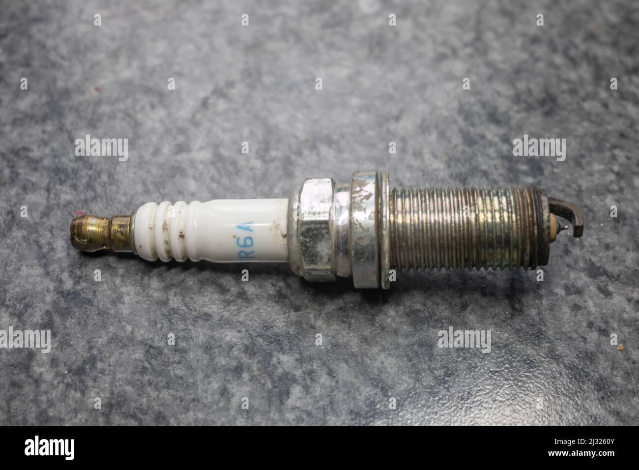 Candela per motori con contatti e filettatura Foto Stock