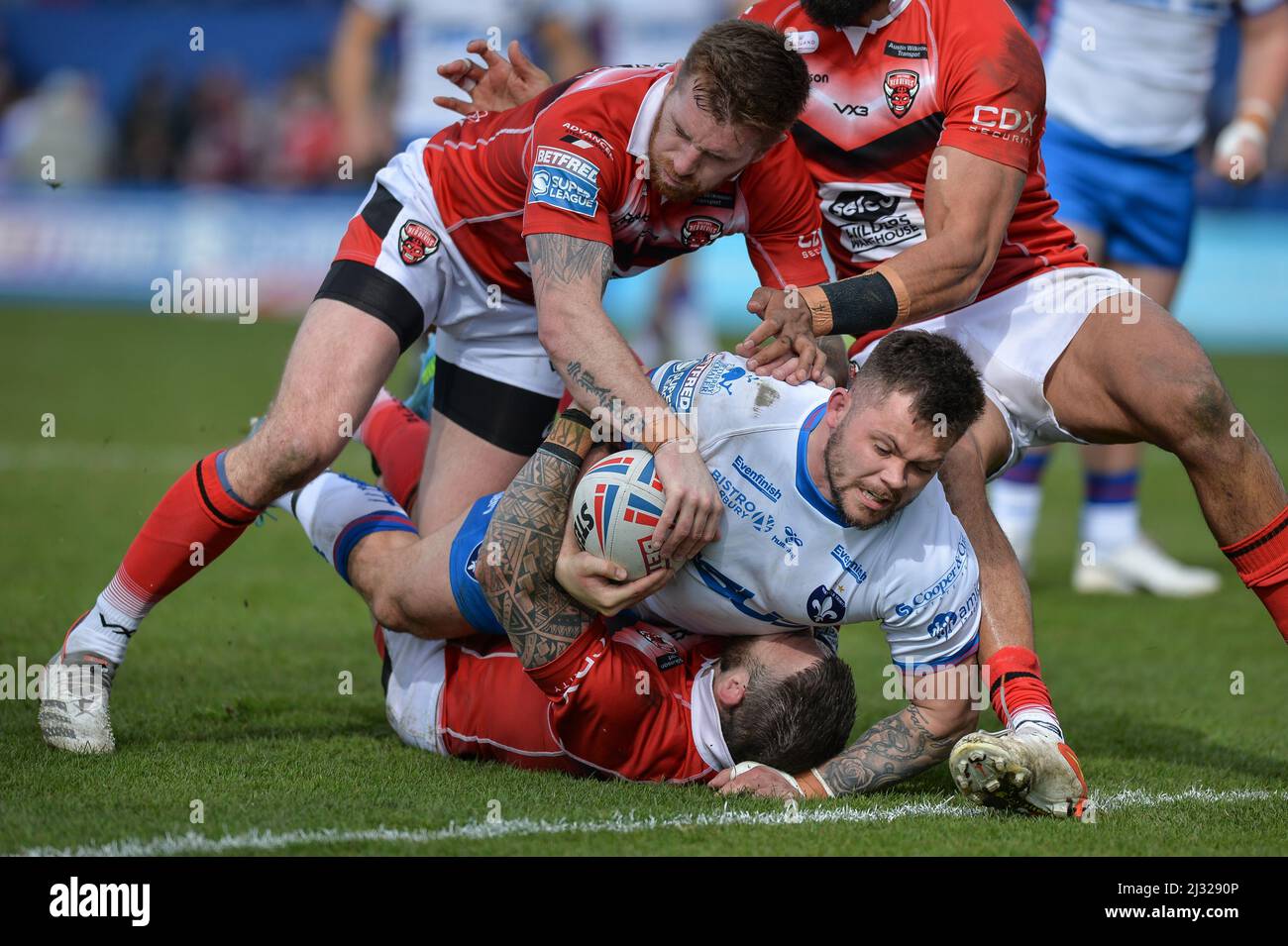 Wakefield, Inghilterra - 3rd Aprile 2022 - il Wakefield Trinity's Liam Hood ha tenuto appena a corto di linea. Rugby League Betfred Super League Round 7 Wakefield Trinity vs Salford Red Devils al Be Well Support Stadium, Wakefield, Regno Unito Dean Williams Foto Stock