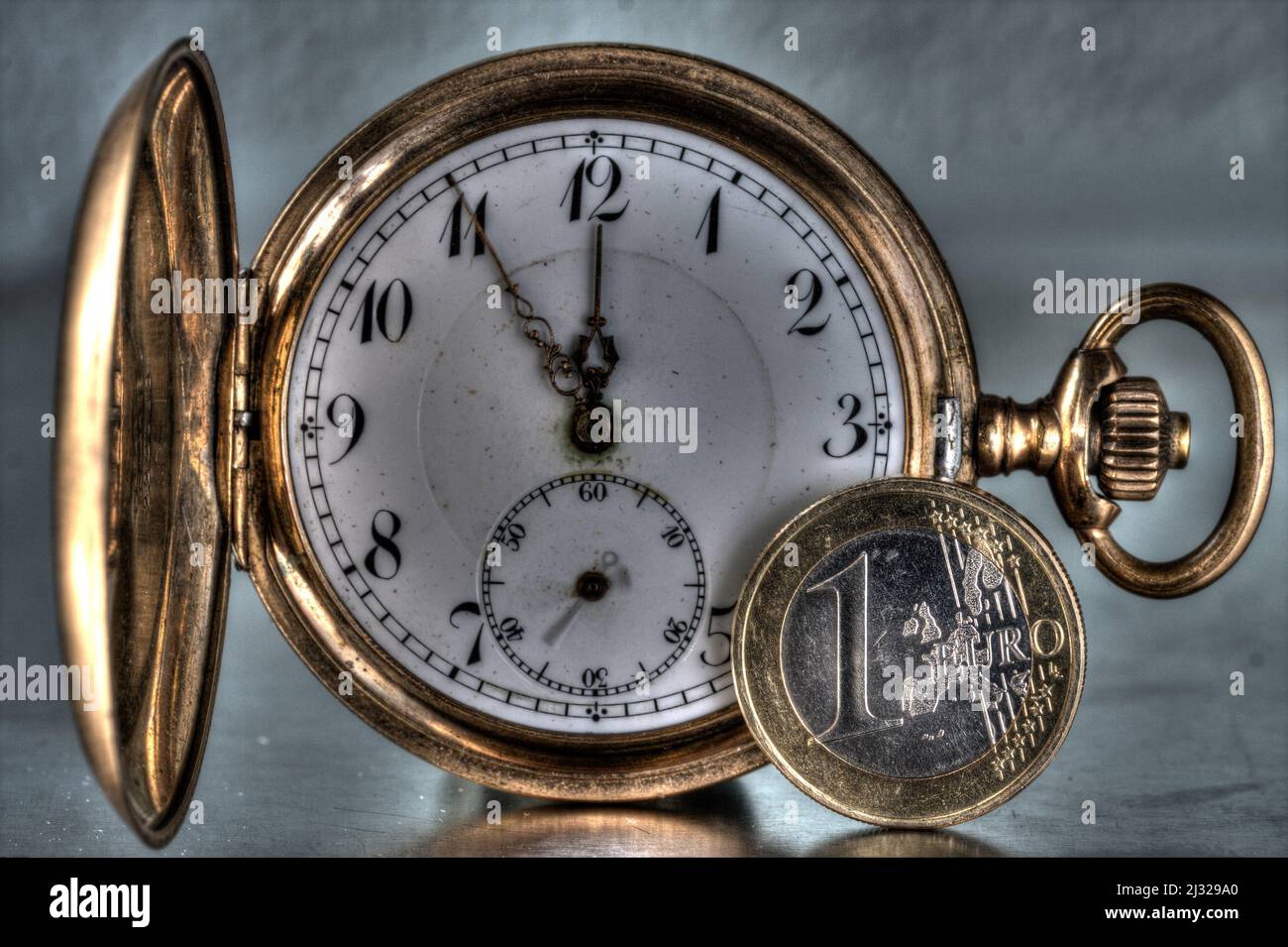 Euro 5 vor 12, Taschenuhr, Euro Foto Stock