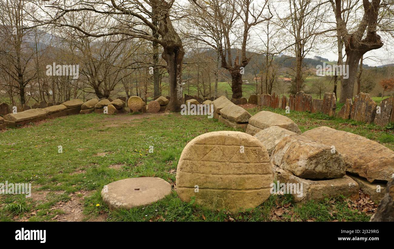 Ermita de San Adrián, Necrópolis de San Adrián de Argiñeta, Elorrio, Vizcaya, País Vasco, España Foto Stock