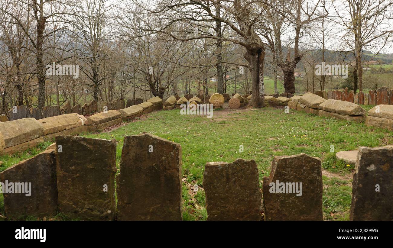 Ermita de San Adrián, Necrópolis de San Adrián de Argiñeta, Elorrio, Vizcaya, País Vasco, España Foto Stock