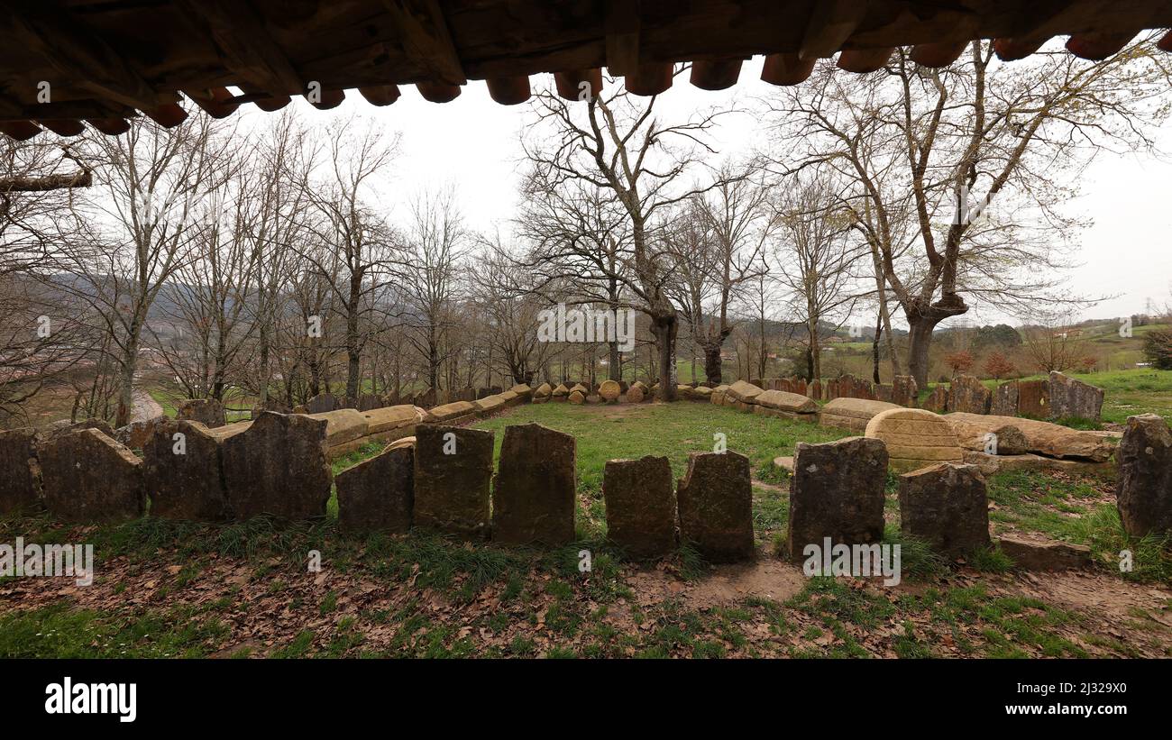 Ermita de San Adrián, Necrópolis de San Adrián de Argiñeta, Elorrio, Vizcaya, País Vasco, España Foto Stock