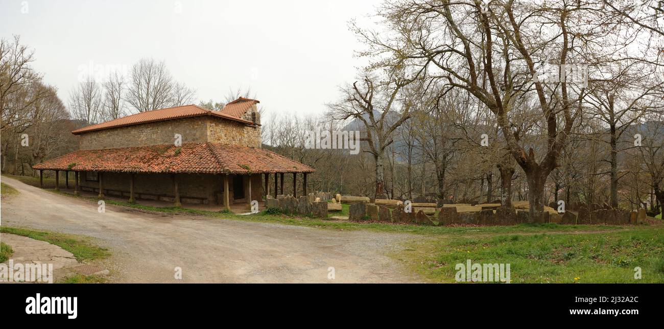 Ermita de San Adrián, Necrópolis de San Adrián de Argiñeta, Elorrio, Vizcaya, País Vasco, España Foto Stock