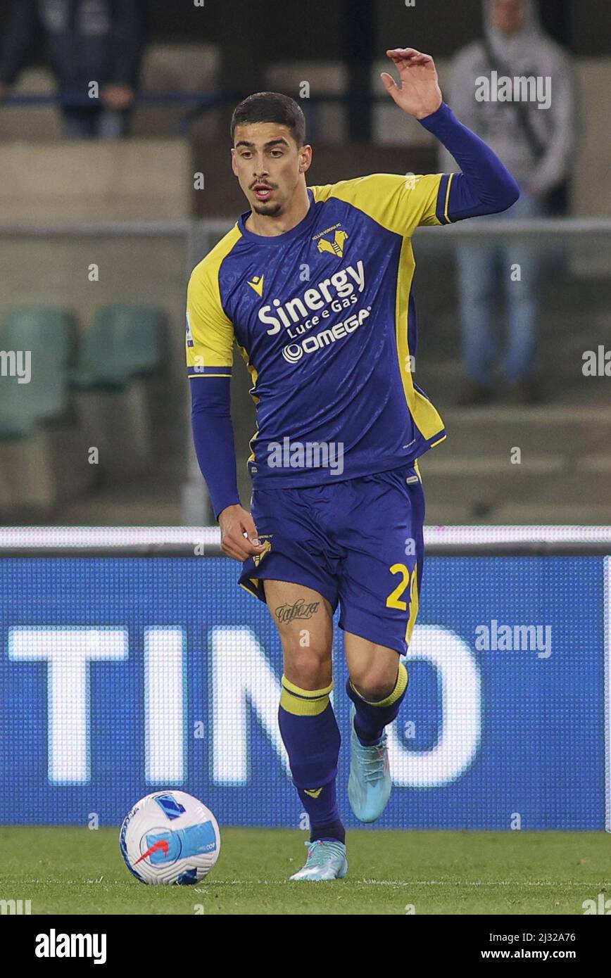 Verona, Italia. 04th Apr 2022. Verona (VR), Italia, 04 Aprile 2022, Stadio Marc'Antonio Bentegodi, 31Â° giornata campione di calcio Serie A Tim 2021/2022, incontro tra le squadre dell'Hellas Verona e del Genoa CFC, nella foto: 29 Fabio Depaoli Credit: Independent Photo Agency/Alamy Live News Foto Stock