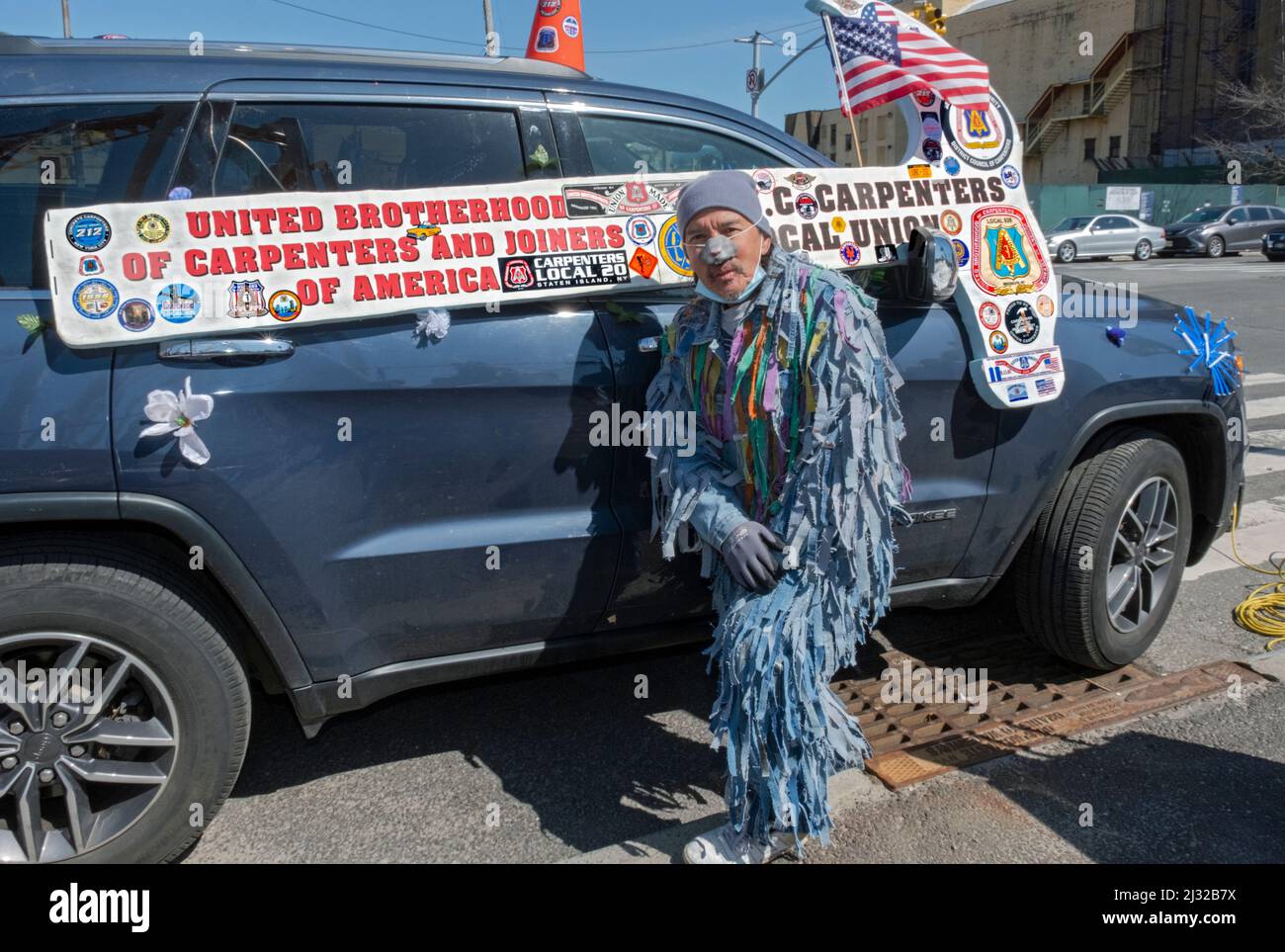 Un membro dell'Unione dei Carpentieri vestito come proteste di ratto nel sito di un edificio costruito da lavoratori non sindacali. A Coney Island, Brooklyn, New York. Foto Stock