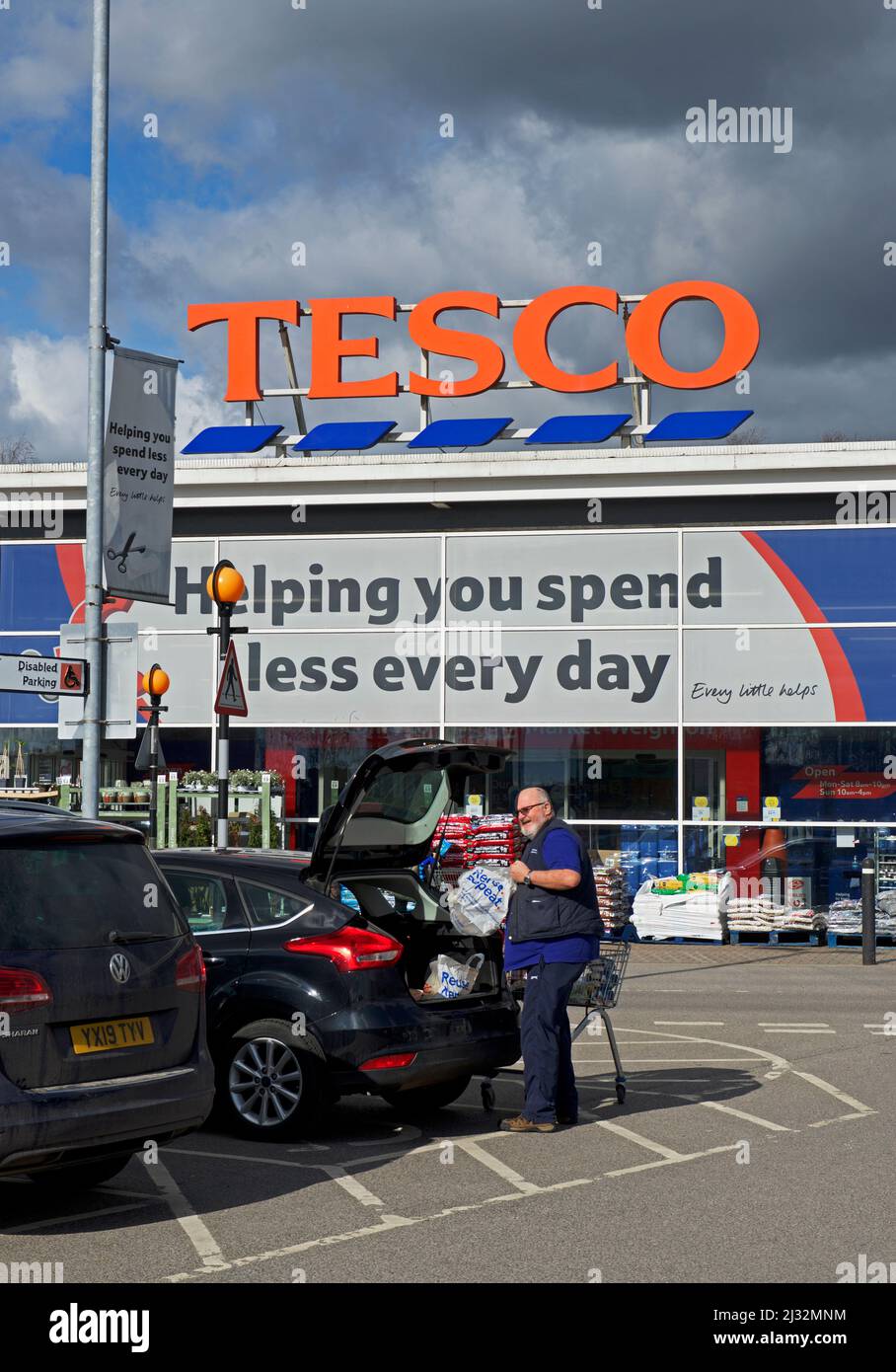 Filiale del supermercato Tesco a Market Weighton, East Yorkshire, Inghilterra Regno Unito Foto Stock