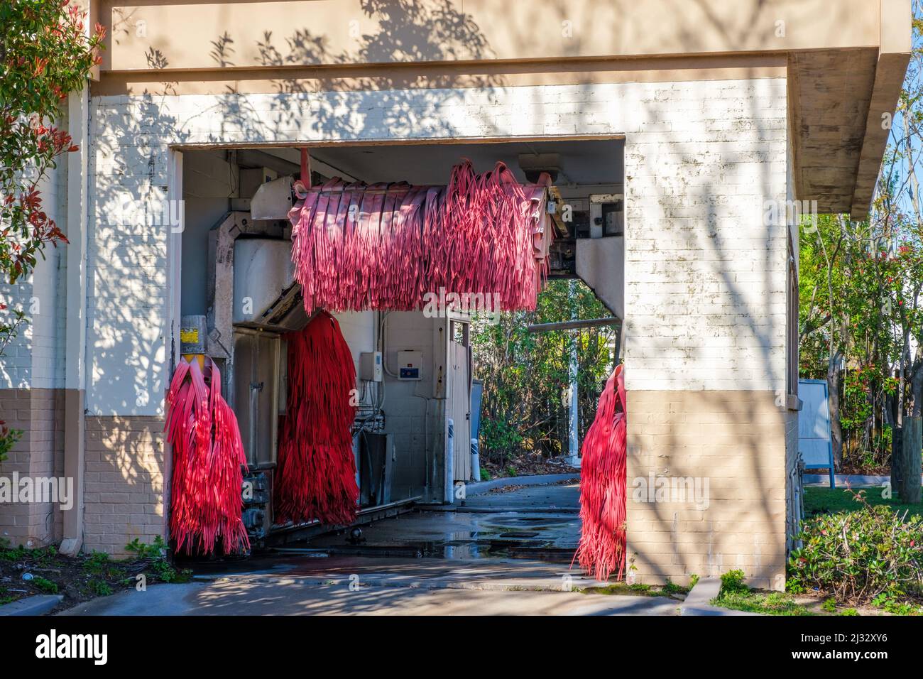 L'esterno del lavaggio auto self-service a gettoni a New Orleans, LA, USA il 25 marzo 2022 Foto Stock