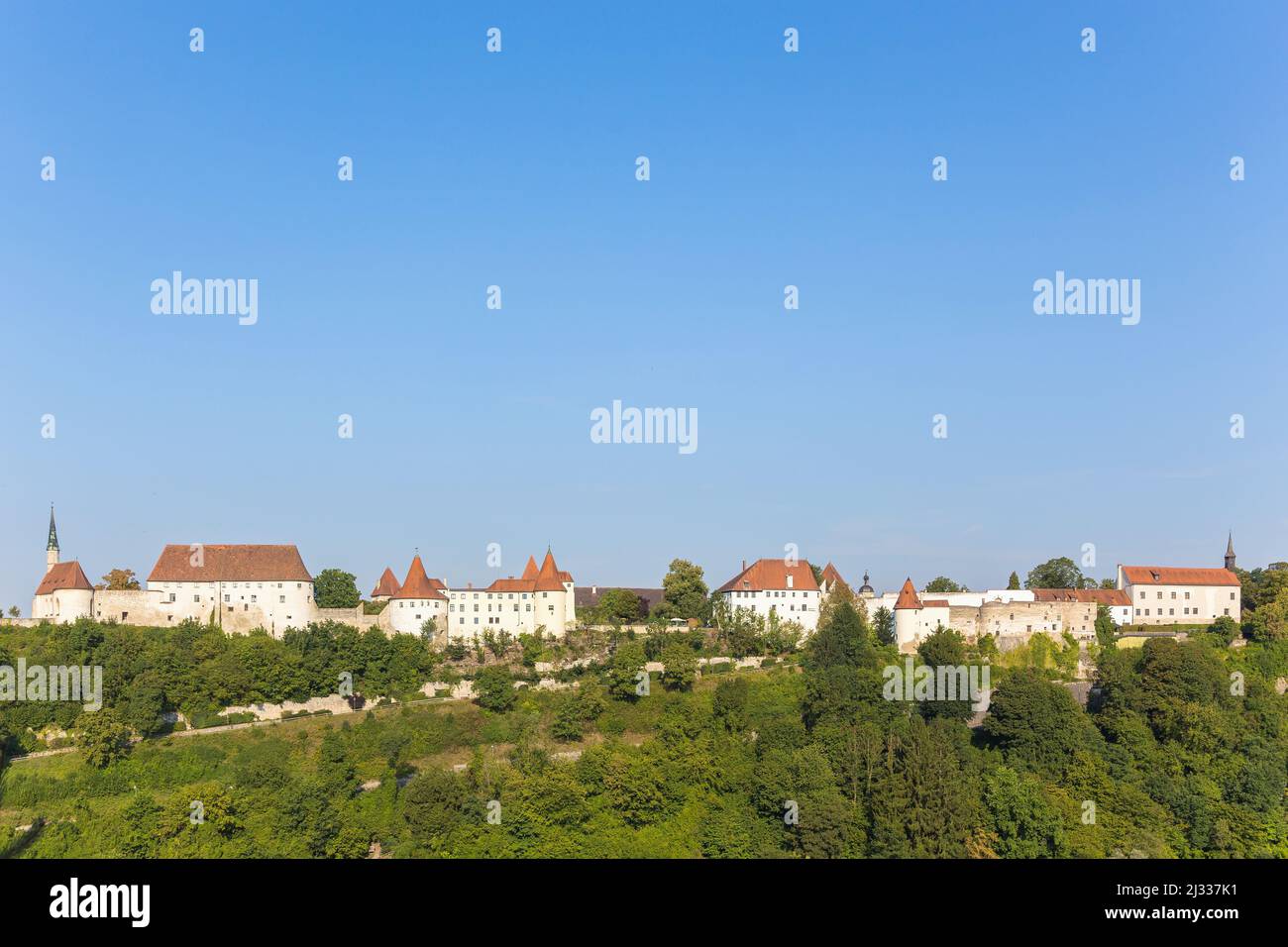 Burghausen, castello con la cappella di Hedwig&#39;s, torri ed edifici dell'atrio del 4th e 5th Foto Stock