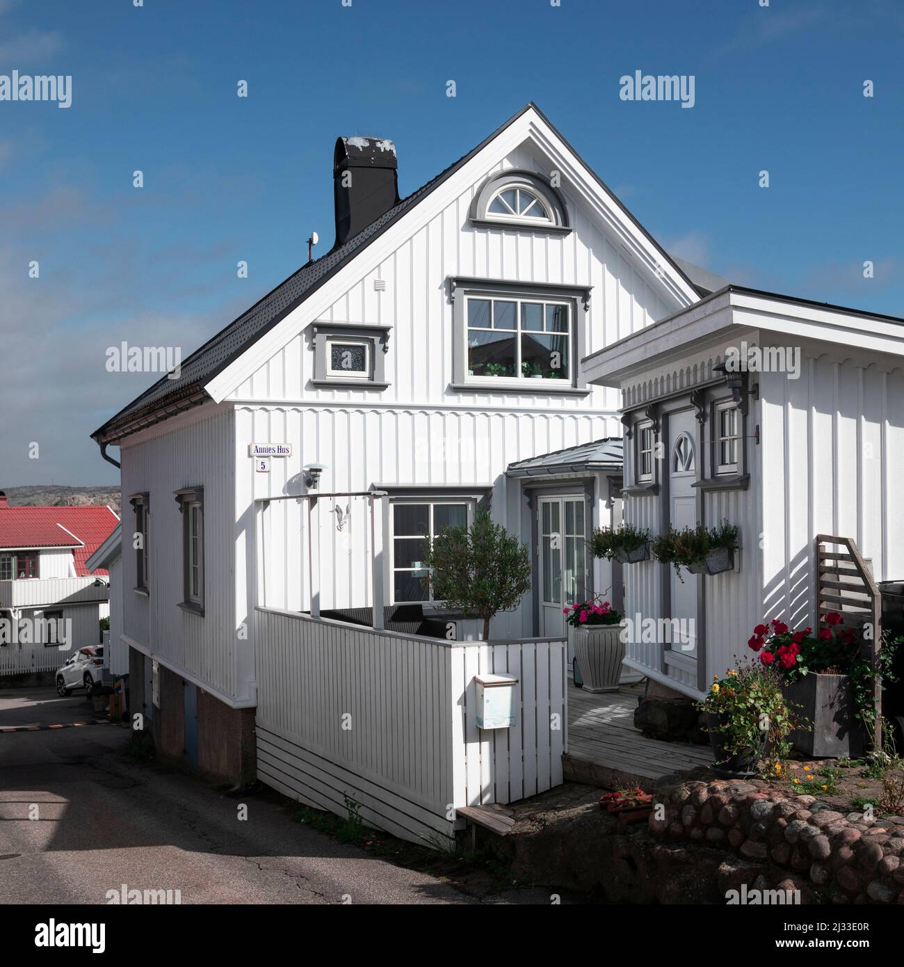 Casa svedese nel villaggio di Klädesholmen, sull'isola dell'arcipelago di Tjörn, nella Svezia occidentale Foto Stock