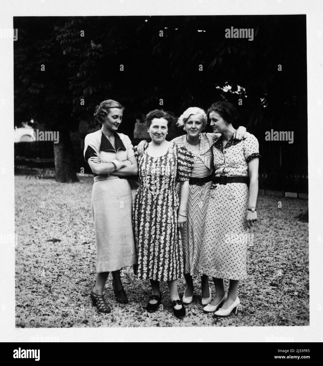 Pfinsgten Beilngries, 1936 - Pentacost Domenica a Beilgries, 1936, Beilingries, Germania. Album fotografici di EVA Braun, ca. 1913 - ca. 1944. Questi album sono attribuiti a Eva Braun (quattro sono rivendicati dalla sua amica Herta Schneider, nee Ostermeyer) e documentano la sua vita da ca. da 1913 a 1944. Ci sono molte fotografie di Eva, delle sue sorelle e dei loro figli, di Herta Schneider e dei suoi figli, così come fotografie delle vacanze di Eva, dei suoi familiari e degli amici. Sono incluse anche fotografie scattate da e di Eva Braun allo chalet di Hitler Berghof (o Kehlstein), fotografie di Hitler e del suo entourage, v Foto Stock