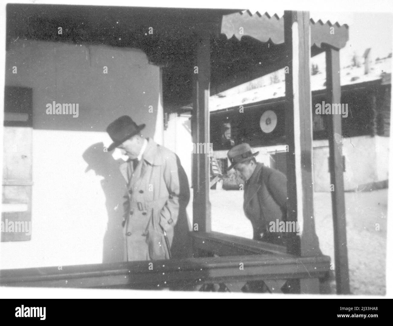 In Berchtesgaten 1931 amm erster mal. Album fotografici di EVA Braun, ca. 1913 - ca. 1944. Questi album sono attribuiti a Eva Braun (quattro sono rivendicati dalla sua amica Herta Schneider, nee Ostermeyer) e documentano la sua vita da ca. da 1913 a 1944. Ci sono molte fotografie di Eva, delle sue sorelle e dei loro figli, di Herta Schneider e dei suoi figli, così come fotografie delle vacanze di Eva, dei suoi familiari e degli amici. Sono incluse anche le fotografie scattate da e di Eva Braun allo chalet di Hitler Berghof (o Kehlstein), le fotografie di Hitler e del suo entourage, i visitatori di Berghof e il paesaggio intorno a Berchtesg Foto Stock