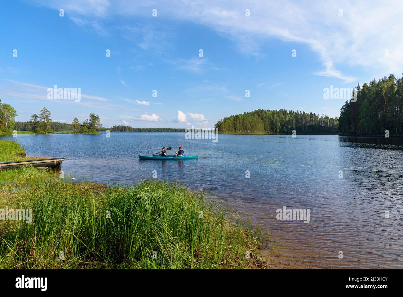 Pedalata nel Parco Nazionale di Petkeljärvi, Finlandia Foto Stock