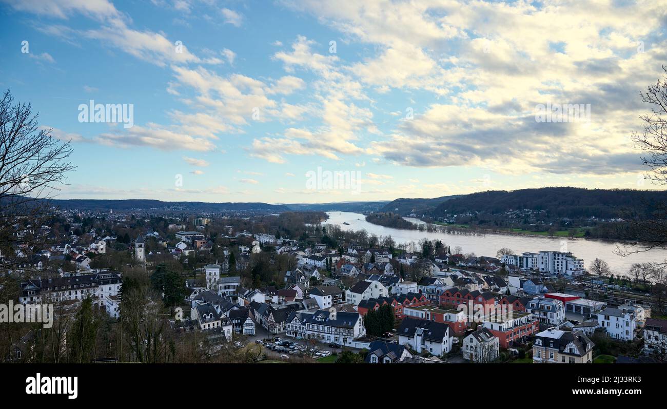 Vista di Rhöndorf am Rhein al sole serale, Bad Honnef/Rhöndorf, NRW, Germania Foto Stock