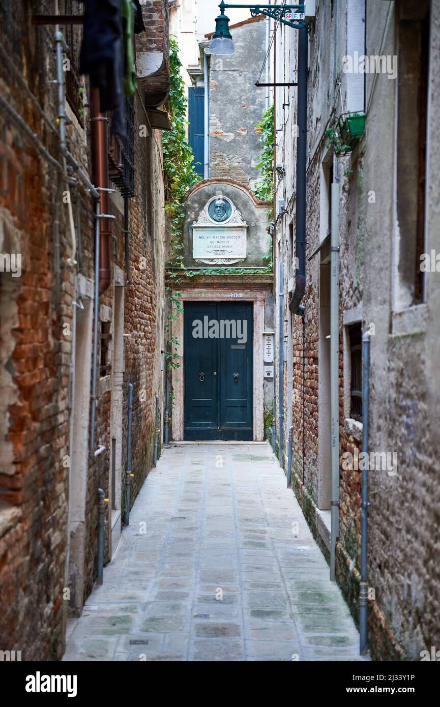 Vista su un cortile interno al Rio Tera primo 2313, Venezia, Italia, Europa Foto Stock