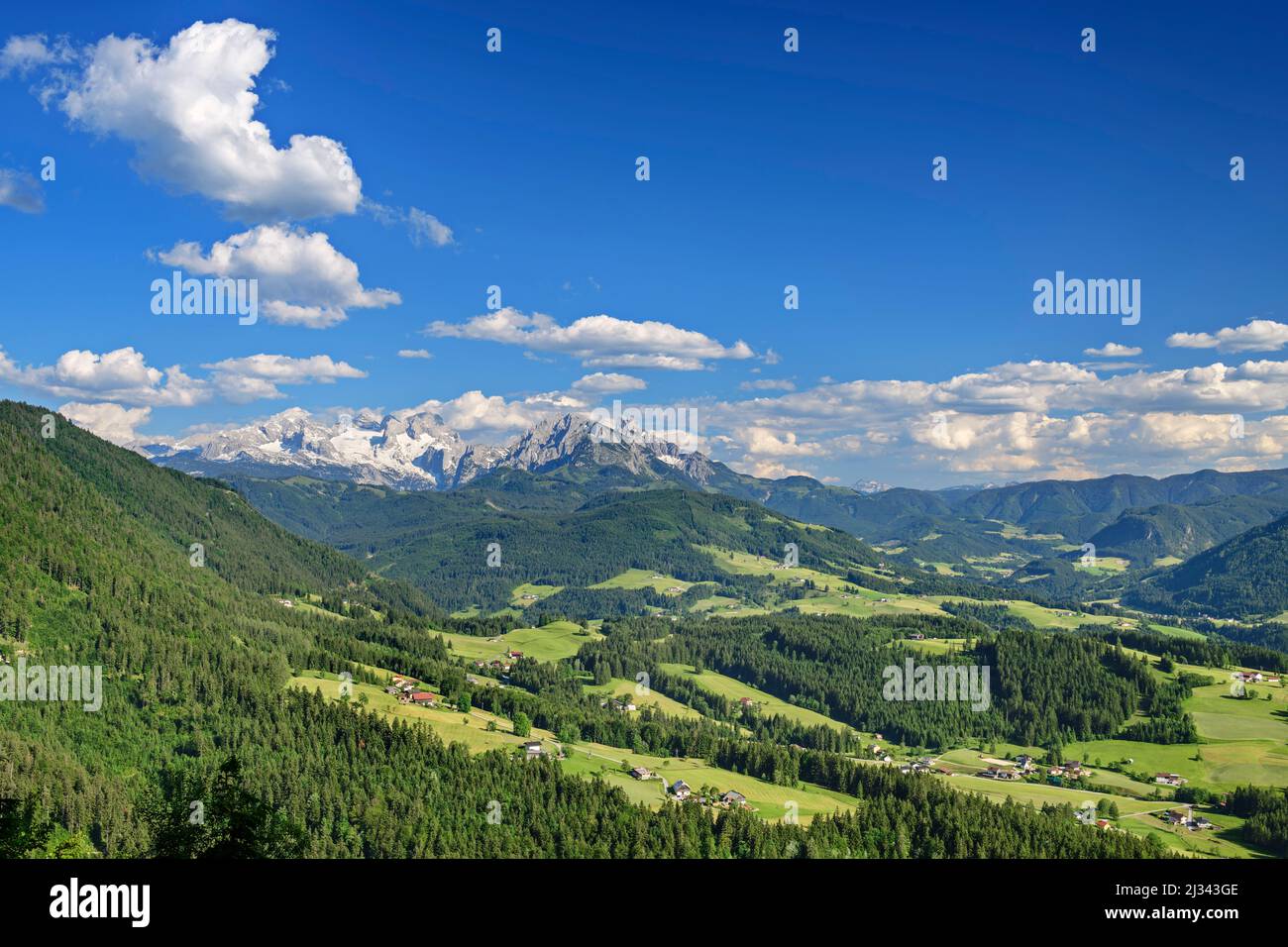 Dachstein e Gosaukamm da Postalmstrasse, Postalmstrasse, Salisburgo, Austria Foto Stock