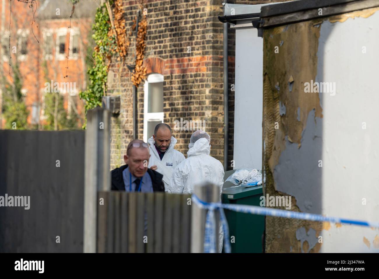 Brentwood, Regno Unito. 05th Apr 2022. Brentwood Essex 5th aprile 2022 grave incidente di polizia, Victoria Road Brentwood erano una scena criminale è stato istituito. I social media locali hanno detto che si tratta di un omicidio. La polizia dell'Essex ha chiesto commenti. La polizia dell'Essex ha confermato che si tratta di un omicidio. Jevegenijs Lapkovskis si è accusato di assassinio di Lee Murrell Credit: Ian Davidson/Alamy Live News Foto Stock