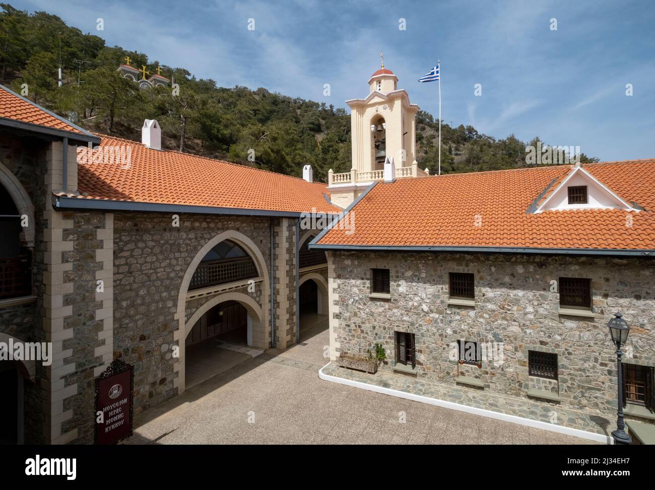 Vista interna del Monastero di Kykkos, situato nei Monti Troodos, Repubblica di Cipro. Foto Stock