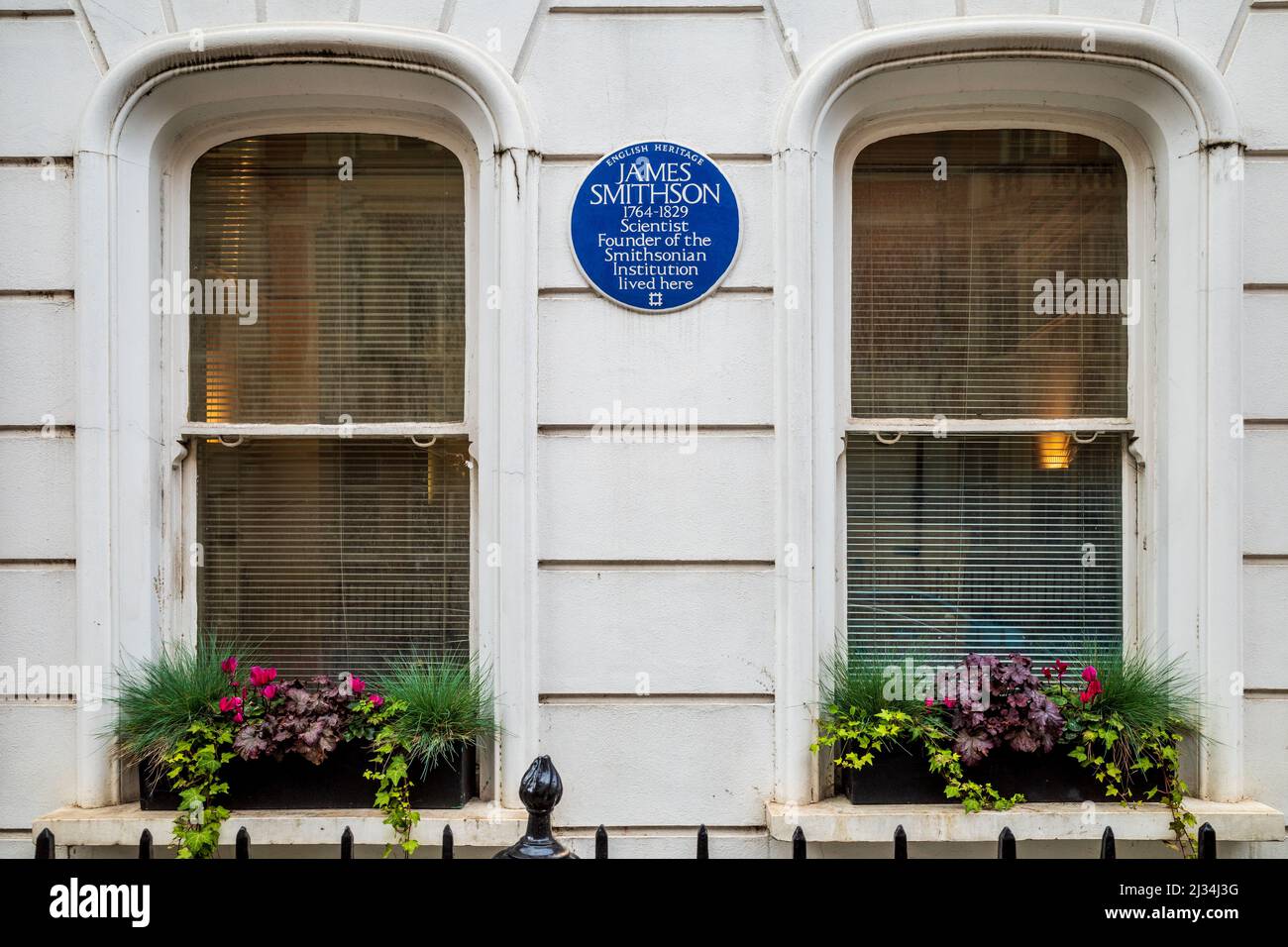 James Smithson Blue Plaque Londra - JAMES SMITHSON 1764-1829 lo scienziato fondatore della Smithsonian Institution visse qui. 9 Bentinck St Marylebone. Foto Stock