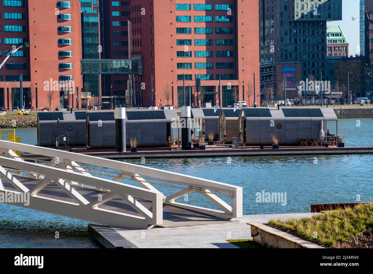 Case vacanze Wikkelboat, a Floating Rotterdam Rijnhaven, case galleggianti in legno, in affitto, nel quartiere 'Kop van Zuid', Paesi Bassi, Rijnhaven, Foto Stock