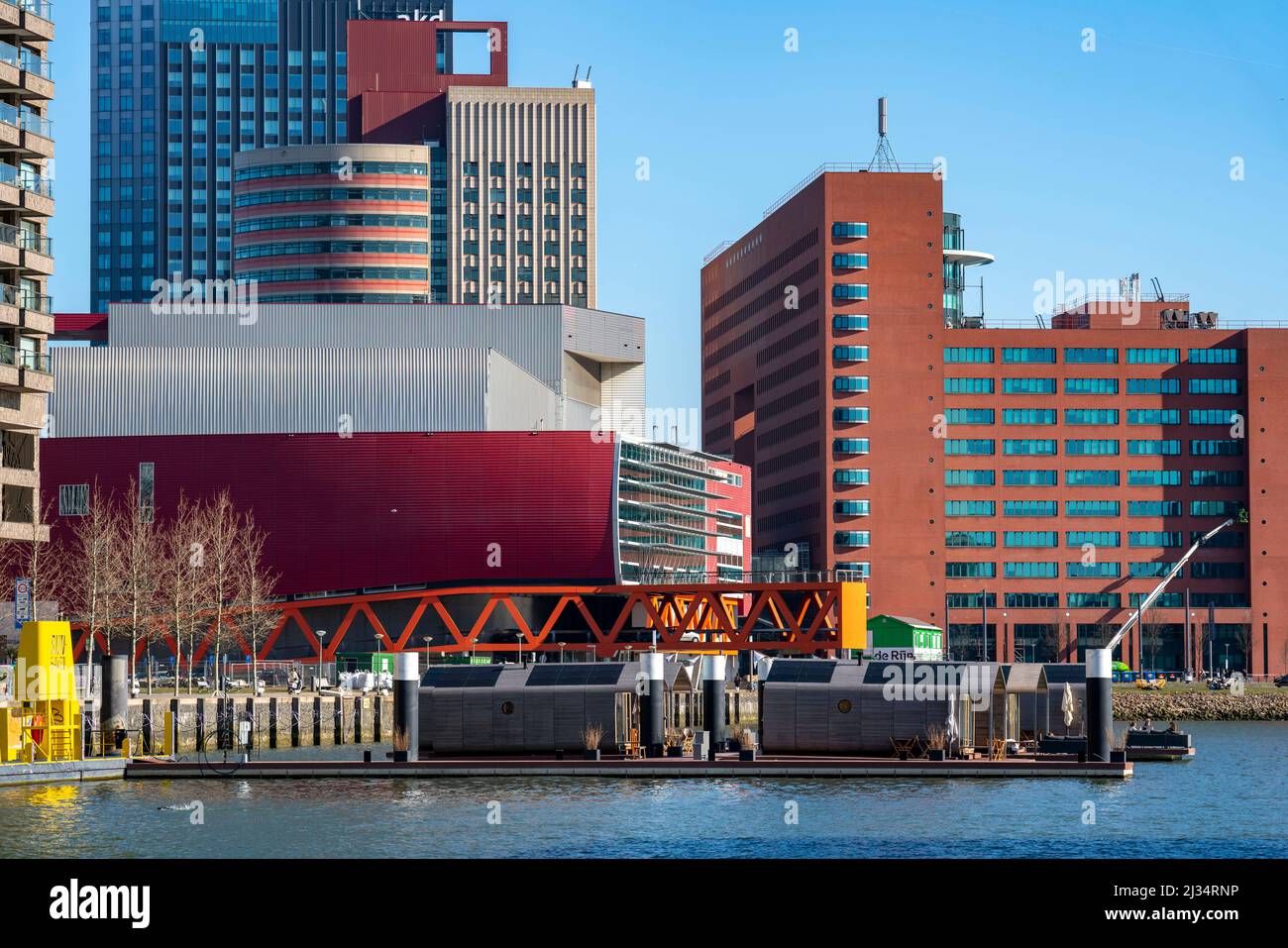 Case vacanze Wikkelboat, a Floating Rotterdam Rijnhaven, case galleggianti in legno, in affitto, nel quartiere 'Kop van Zuid', Paesi Bassi, Rijnhaven, Foto Stock