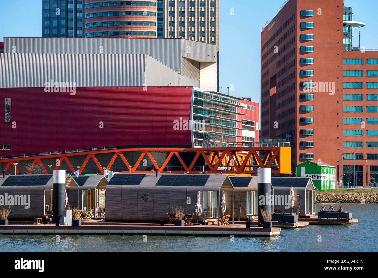 Case vacanze Wikkelboat, a Floating Rotterdam Rijnhaven, case galleggianti in legno, in affitto, nel quartiere 'Kop van Zuid', Paesi Bassi, Rijnhaven, Foto Stock