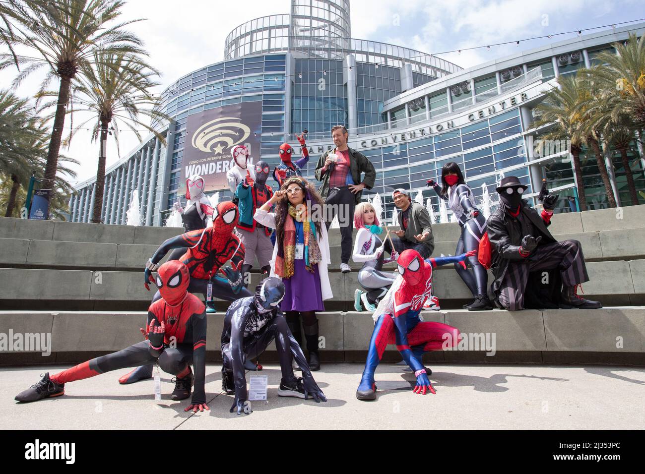 Aprile 1, 2022: Spiderman Cosplay gruppo photoshoot a Wondercon Venerdì 1 Aprile 2022 ad Anaheim, California (Credit Image: © Marissa carter/ZUMA Press Wire) Foto Stock