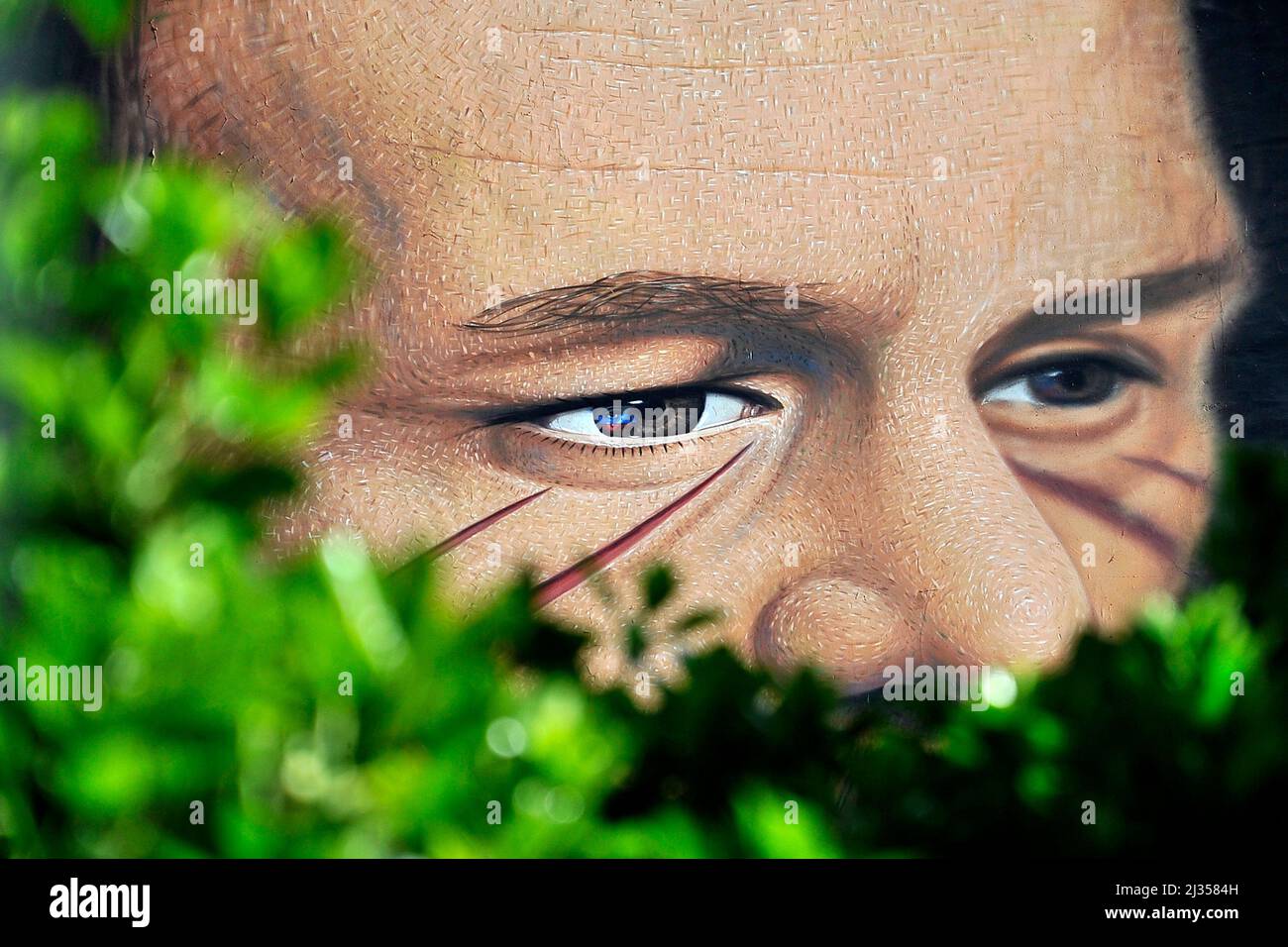 Fuorigrotta, Italia. 05th Apr 2022. Murale raffigurante il volto dello scrittore e filosofo russo Fedor Dostoevskij, creato dall'artista Jorit Agoch sulle pareti dell'Istituto tecnico industriale Righi di Fuorigrotta. Fuorigrotta, Italia, 05 aprile 2022. (Foto di Vincenzo Izzo/Sipa USA) Credit: Sipa USA/Alamy Live News Foto Stock