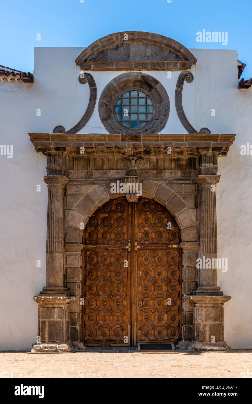 Icod de los Vinos, Spagna - 12 agosto 2021: Facciata della Chiesa sindaco di San Marcos a Icod de los Vinos, Tenerife, Isole Canarie Foto Stock