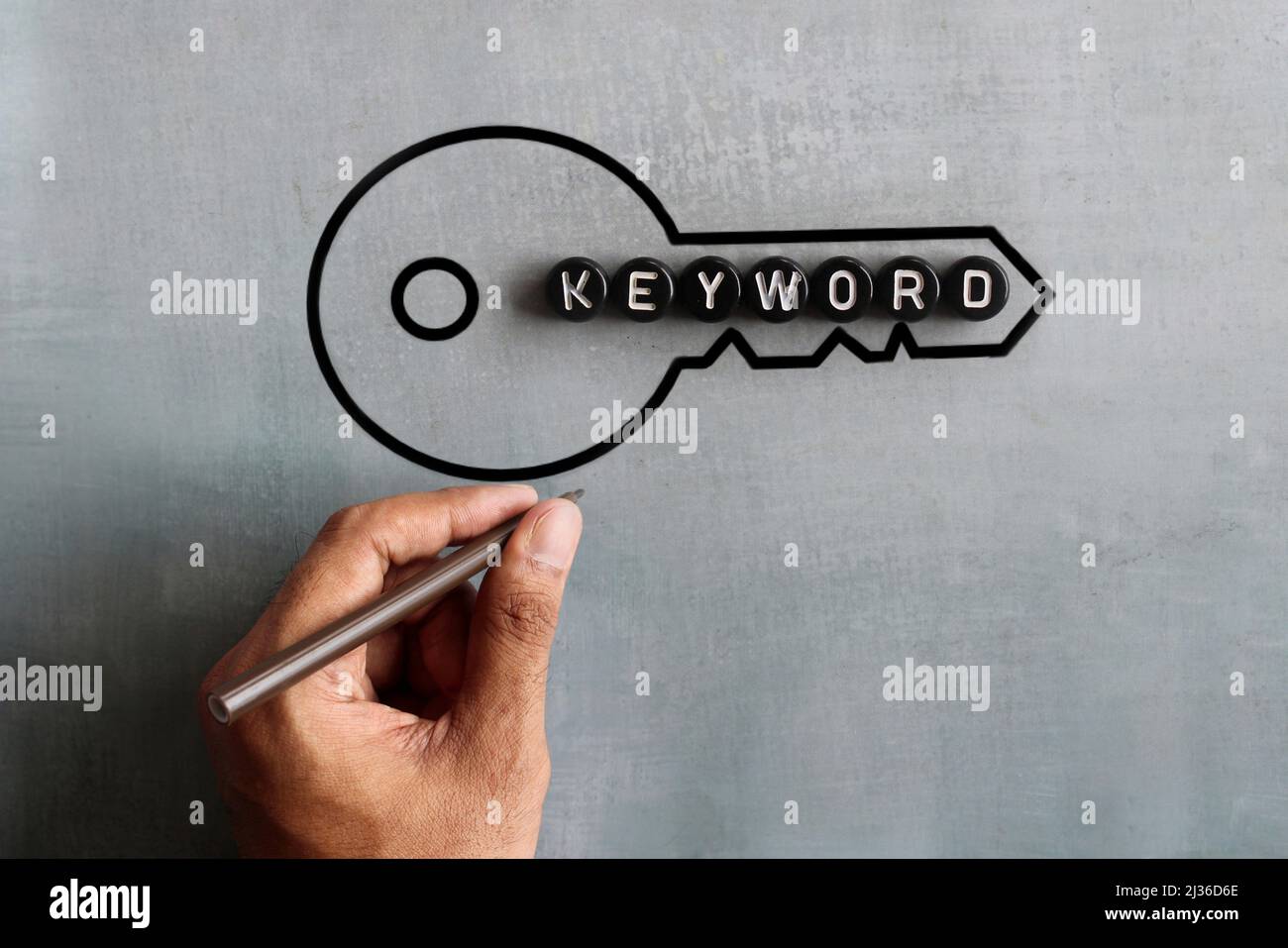 Parola CHIAVE di testo e immagine di disegno della chiave. Ottimizzazione di Search Engine, concetto di ricerca di fotoricettore. Foto Stock