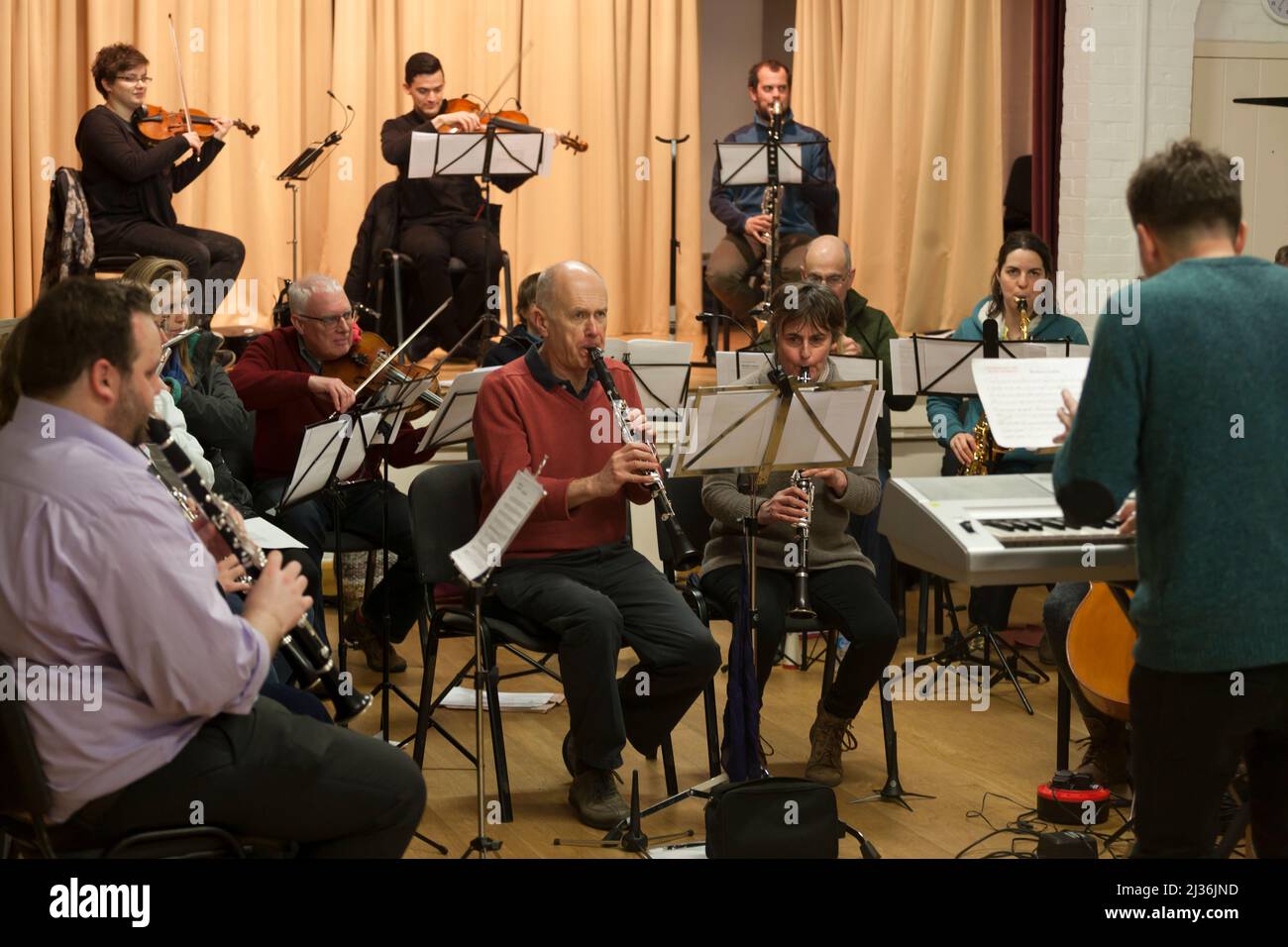 Coma (Musica Contemporanea per tutti) musicisti in prova per il Concerto del Festival di Coma Sussex all'Università di Chichester, 2018 Foto Stock