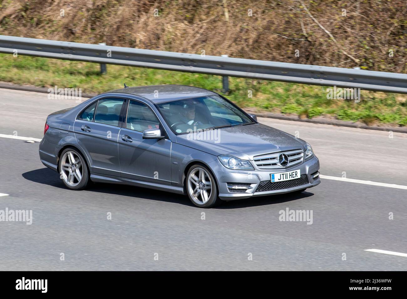 2012 argento Mercedes Benz C C220 CDI BLUEEFFICIENCY AMG SP 4dr berlina;  guida sull'autostrada M61, Regno Unito Foto stock - Alamy