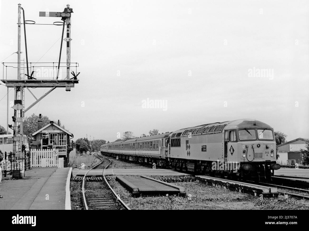 Una locomotiva diesel di classe 56 numero 56012 con unità multiple elettriche 312789 e 312790 formsa servizio speciale come parte della rete sud-orientale Gala Day del 1991 a Ely il 14th settembre 1991. Foto Stock