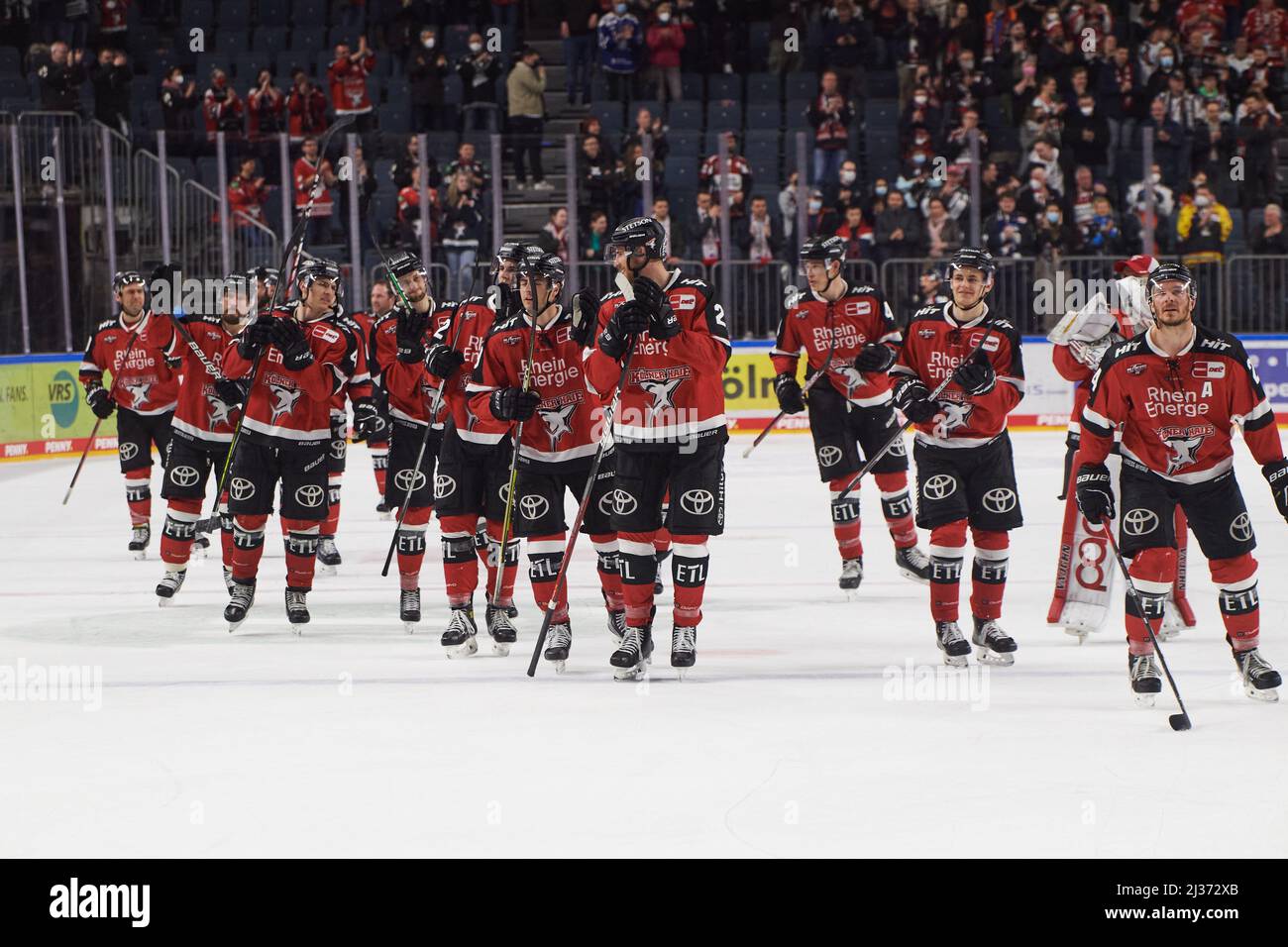 COLONIA, GERMANIA - 5 APRILE 2022: Partita di hockey DEL Kölner Haie - ERC Ingolstadt Foto Stock