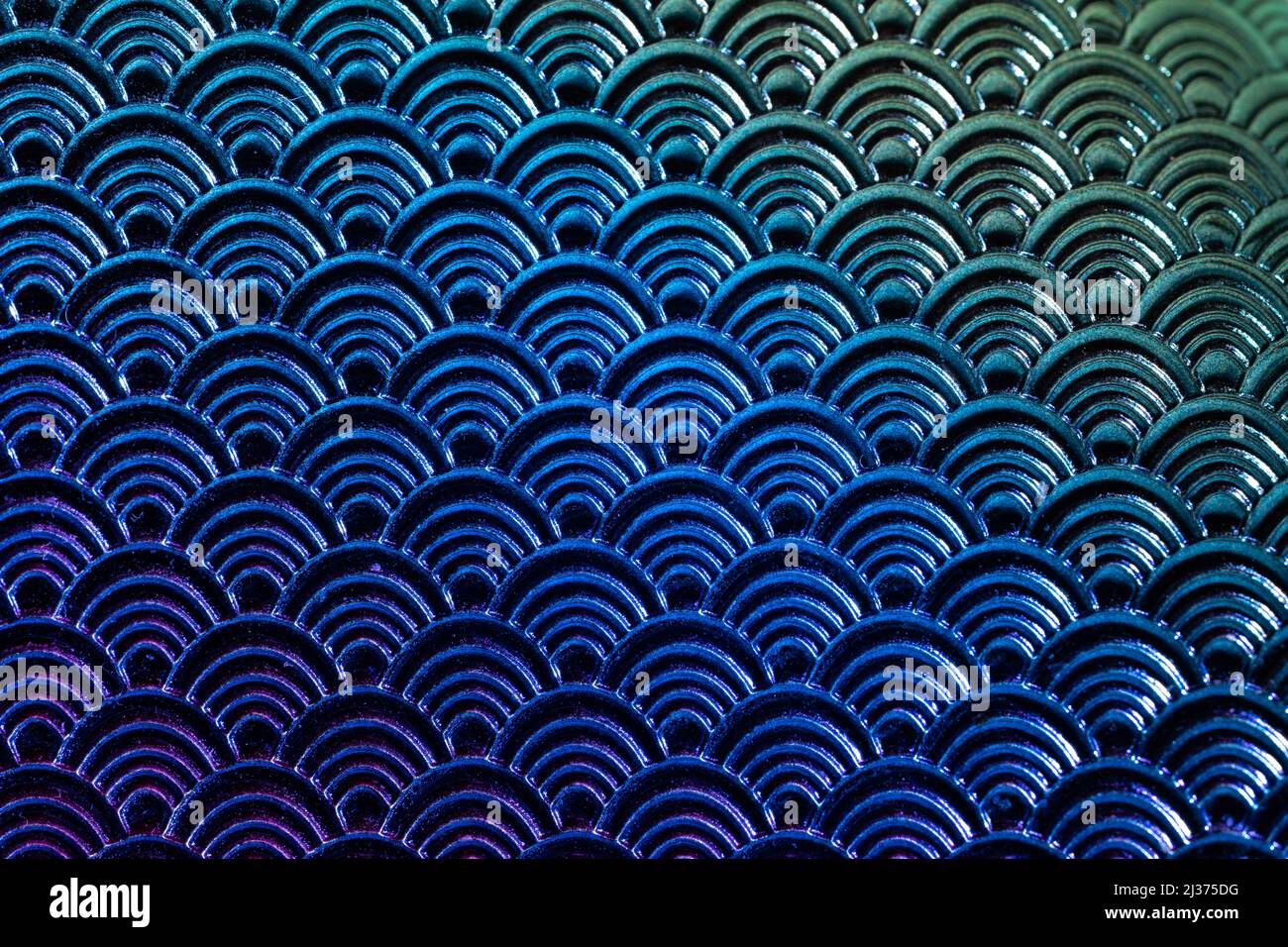 Graphic iridescent rainbows viola blu e verde o squame della sirena Foto Stock