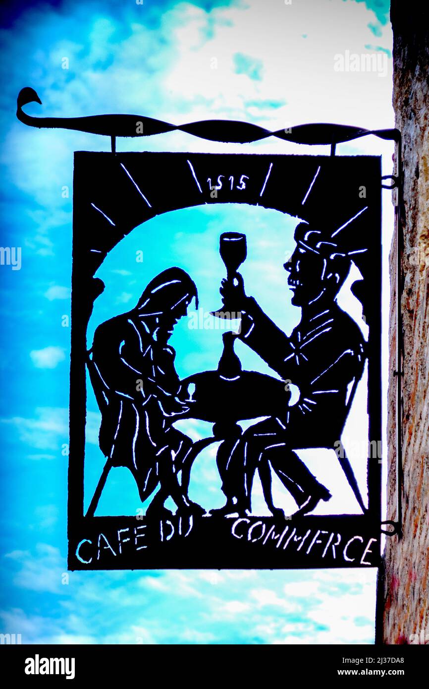 France-Occitanie- Tarn et Garonne-''Café du Commerce'' a Lauzerte...percorso di pellegrinaggio a Santiago d Compostela. Foto Stock