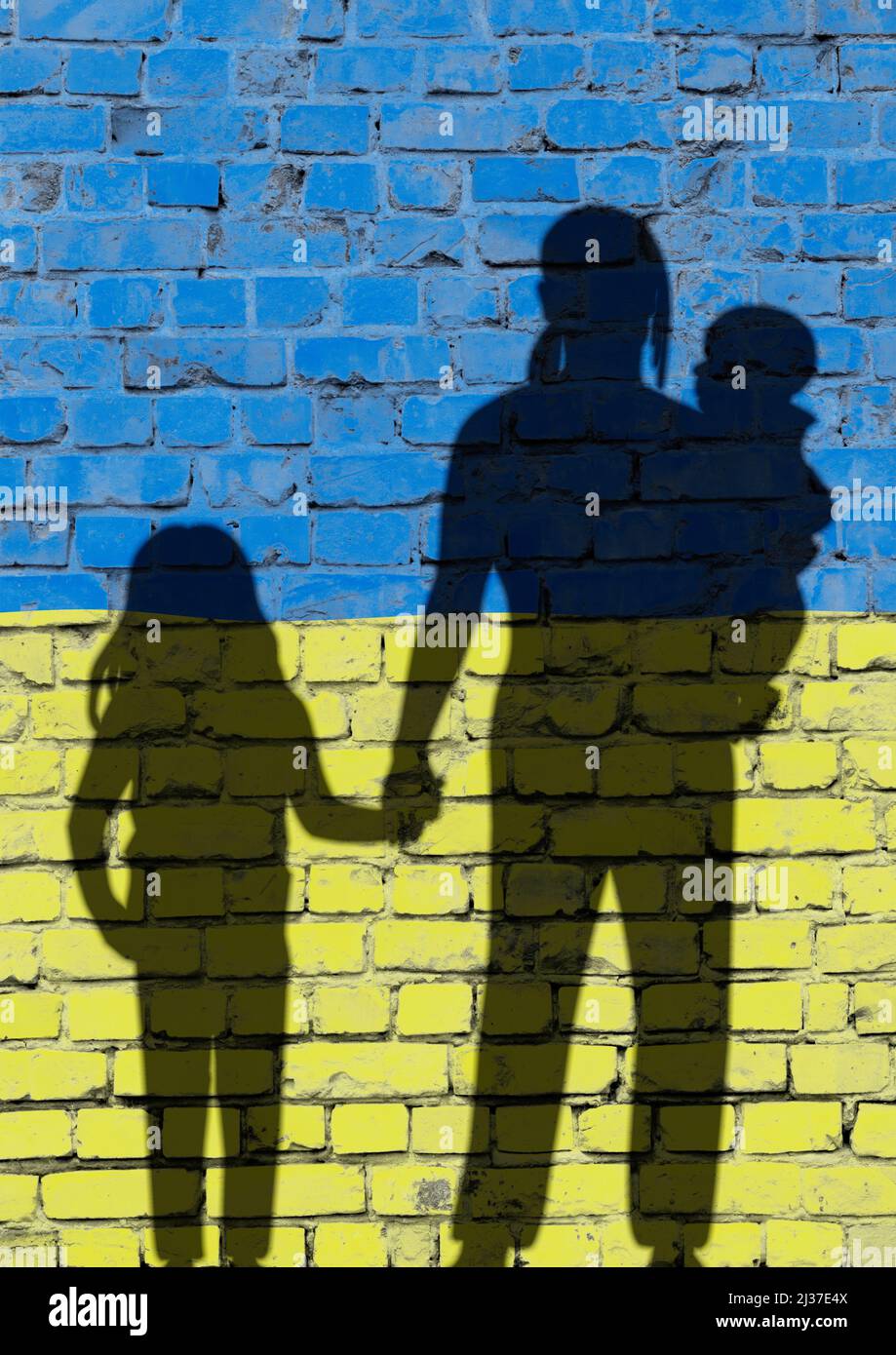 Donne e bambini fuggono dalla guerra in Ucraina Foto Stock