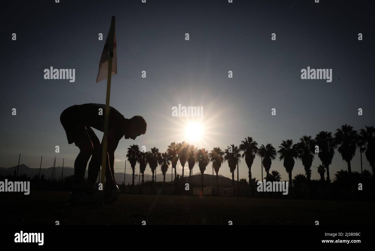 Schattenspiele unter der spanischen Sonne Fussballer unter der spanischen Sonne , Calcio sotto Spanisch Sun Wintertrainingslager in Oliva / Valencia © diebilderwelt / Alamy Stock Foto Stock