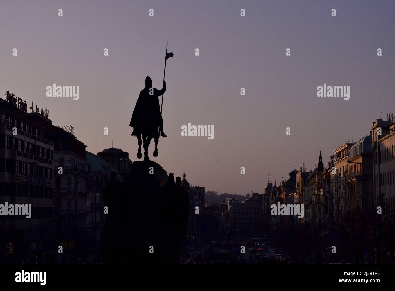 Piazza Venceslao con la statua di San Venceslao, viale principale all'alba, Repubblica Ceca di Praga. Foto Stock