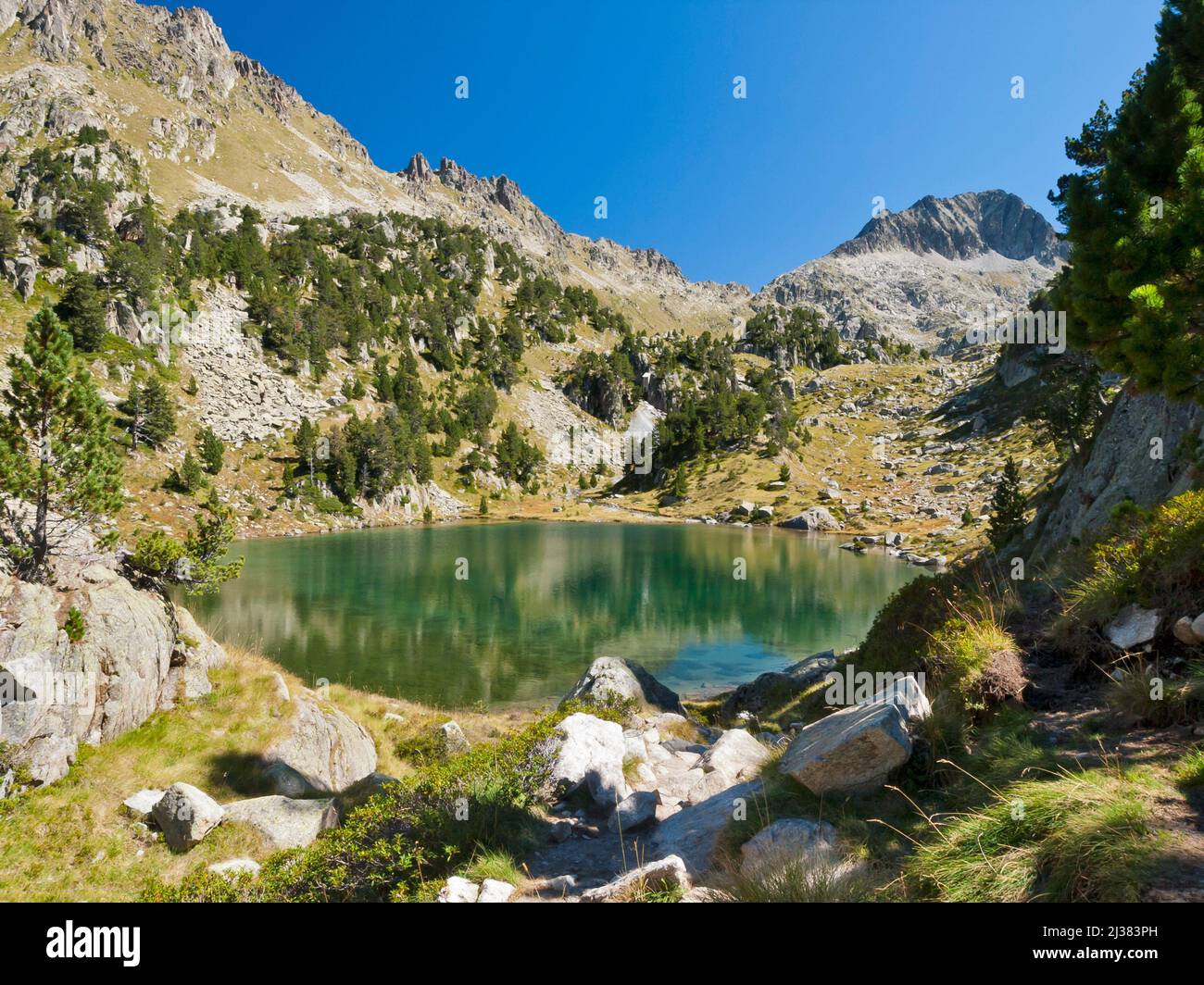 Lago Estany Obago al Circ de Colomers, Parco Nazionale Aiguestortes. Provincia di Lleida, Catalogna, Spagna. Foto Stock