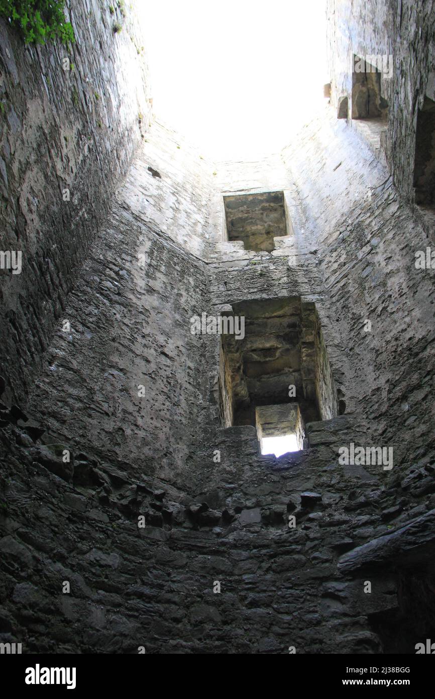 Il castello di Harlech, Gwynedd, Galles, è una fortificazione medievale di grado i che incorona una aragia rocciosa a picco sul Mare d'Irlanda - Regno Unito, PETER GRANT Foto Stock