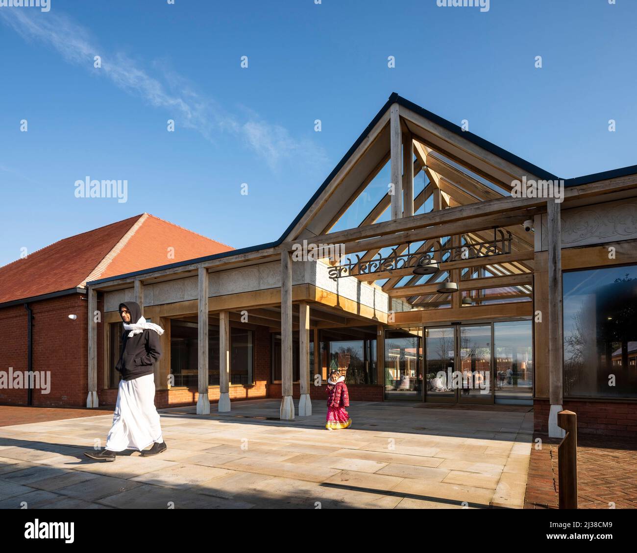 Ingresso principale. Bhaktivedanta Manor Haveli, Watford, Regno Unito. Architetto: Cottrell + Vermeulen Architecture Ltd, 2021. Foto Stock