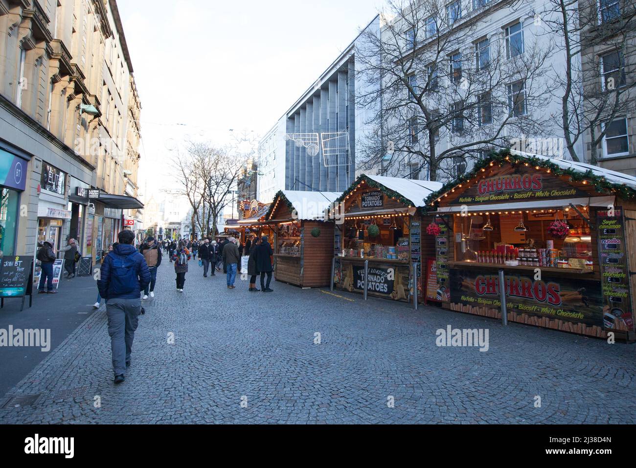 Vista di un mercatino di Natale a Fargate a Sheffield nel Regno Unito Foto Stock